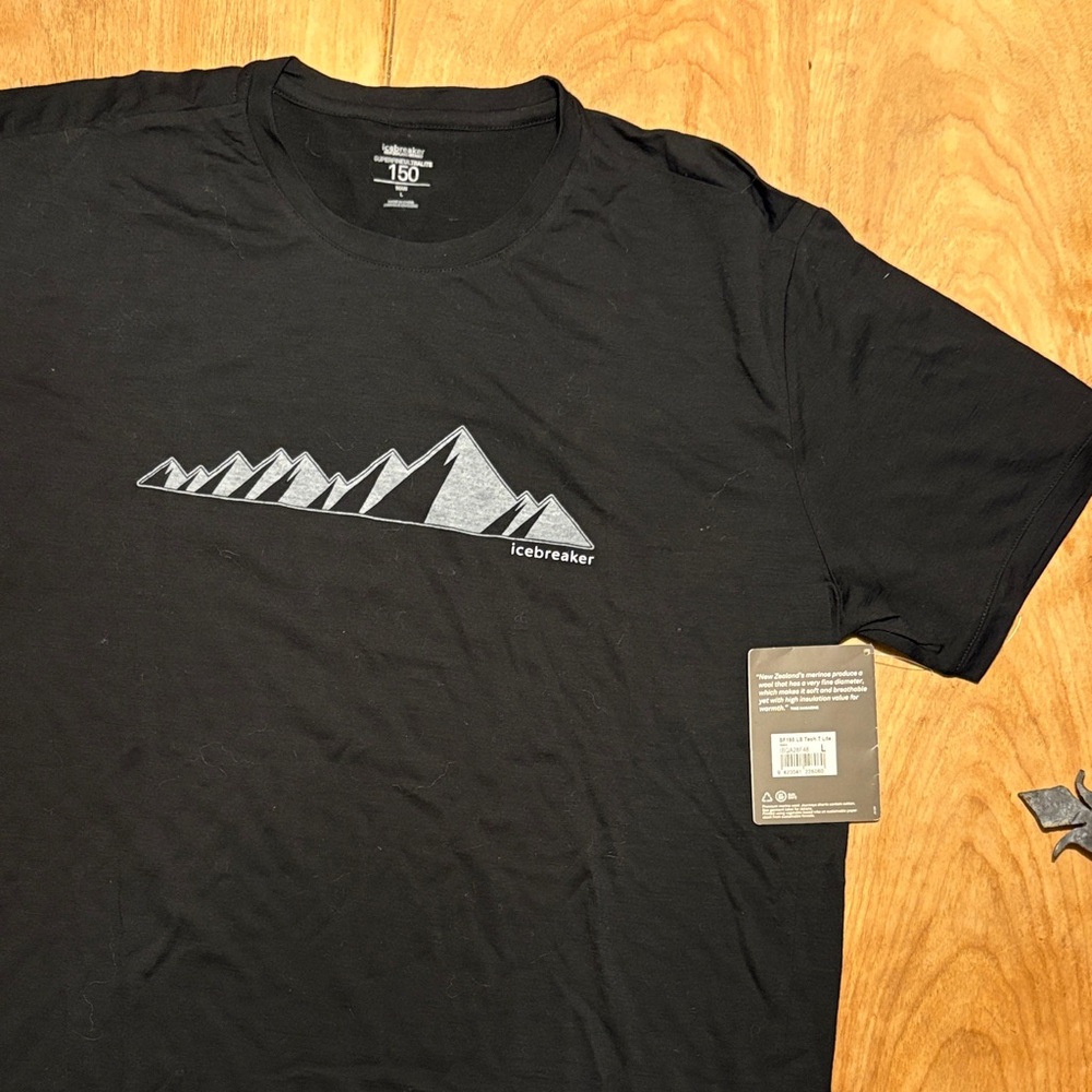 New Icebreaker Men's Black Tee with Mountain Design - Picture 1 of 6
